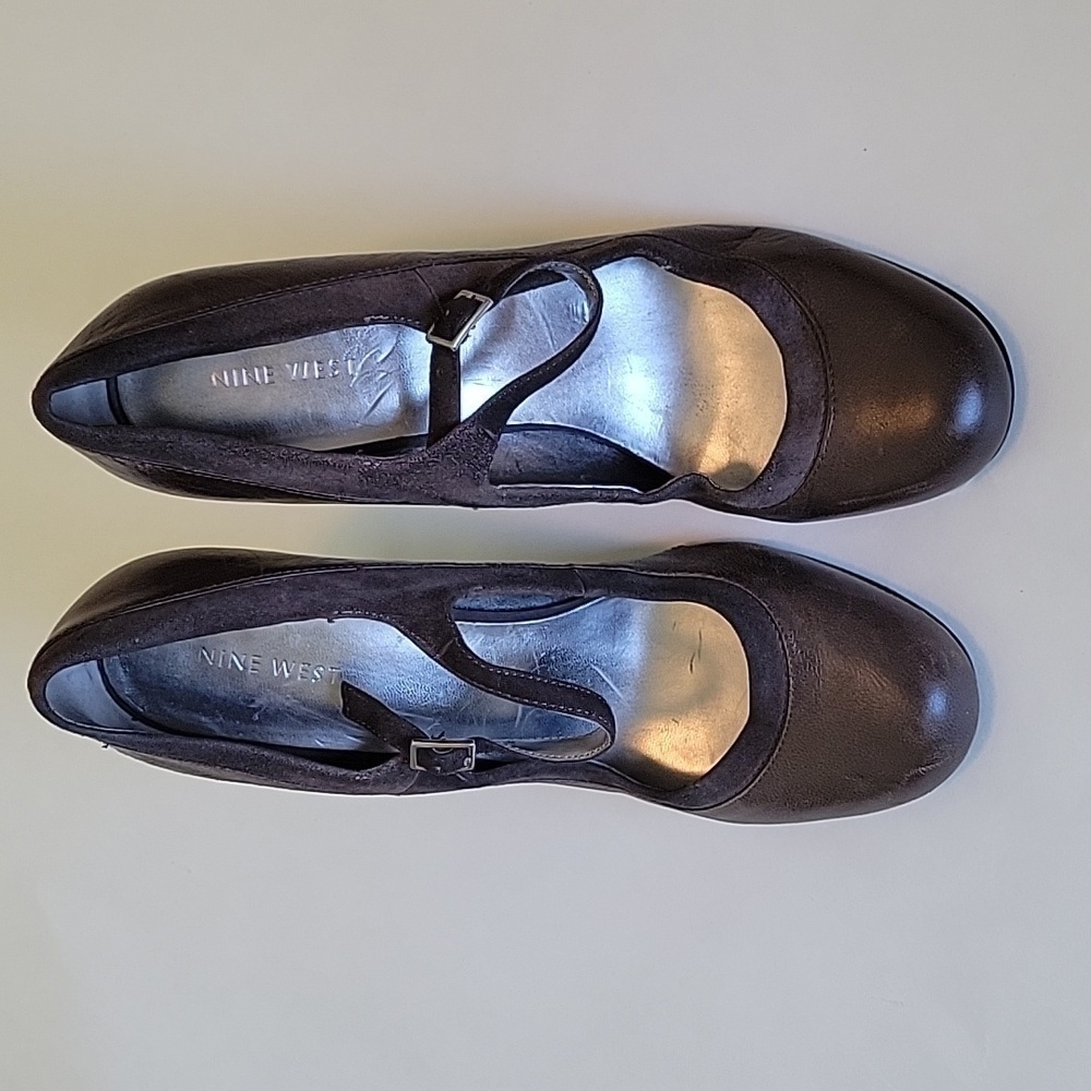 NINE WEST vintage Mary Jane leather & suede heels, Size 9.5. Colors green & gray